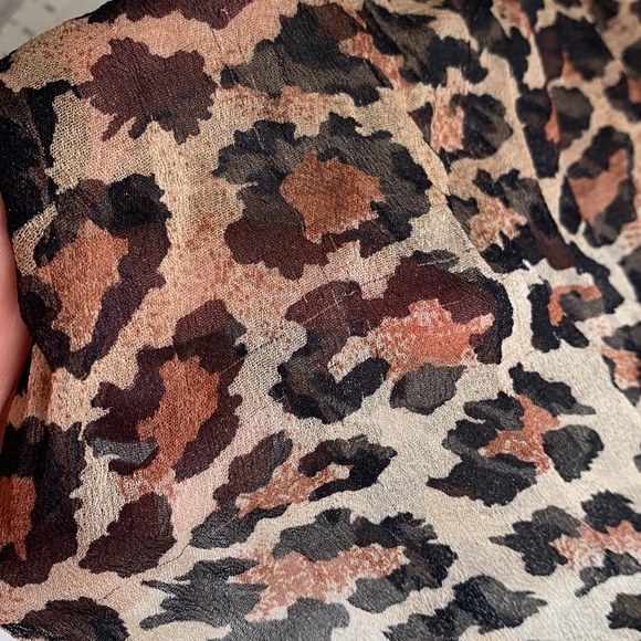 Animal print polyester scarf. - Picture 9 of 13